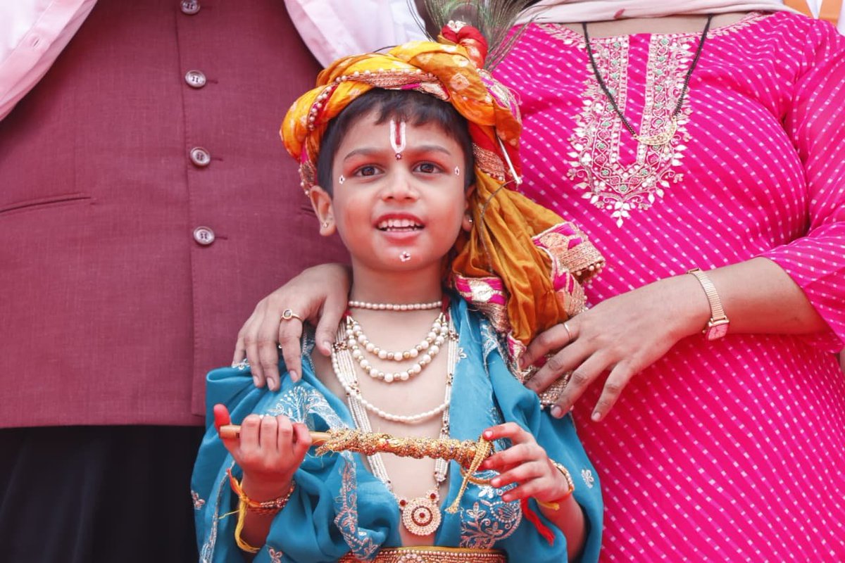 AmeetSatam's tweet photo. गोविंदा आला रे आला, नशामुक्तीचा संदेश घेऊन आला! 🚩

भारतीय जनता पार्टी आणि राजयोग प्रतिष्ठान मुंबई द्वारा वरळीतील सदानंद हॉटेल समोर आयोजित 'वरळीकरांच्या हक्काची दहीहंडी उत्सव २०२६' मध्ये राज्याचे मुख्यमंत्री मा. श्री. देवेंद्र फडणवीस जी, कॅबिनेट मंत्री, आमदार माननीय ॲड. आशिष शेलार जी, विधानपरिषदेचे गटनेते श्री. प्रवीणभाऊ दरेकर, भाजपा मुंबई उपाध्यक्ष श्री. किरणजी शेलार जी, जिल्हाध्यक्षा श्रीमती शलाकाताई साळवी यांच्यासह सहभागी झालो. 

या महोत्सवाच्या माध्यमातून समाजात 'नशामुक्तीचा संदेश' पोहोचवण्याचा जो महत्त्वपूर्ण उपक्रम राबवला गेला, तो खरोखरच अत्यंत कौतुकास्पद आहे. या उत्कृष्ट दहीहंडी उत्सवाचे आयोजन केल्याबद्दल निमंत्रक श्री. दिपक अ. सावंत (वरळी संयोजक, भाजप) आणि ॲड. मदन गुप्ता, शैलेंद्र सिंह, प्रा. आरती पुगावकर, स्वप्निल जगदाळे व सर्व भाजप पदाधिकाऱ्यांचे मनःपूर्वक अभिनंदन.

--------------- 

Govinda has arrived, bringing with him the message of a drug-free society! 🚩

I participated in the 'Worlikaranchya Hakkachi Dahi Handi Utsav 2026' (Dahi Handi Festival for the People of Worli), organized by the Bharatiya Janata Party and Rajyog Pratishthan, Mumbai, in front of Sadanand Hotel, Worli. The event was attended by the State's Chief Minister Hon. Shri Devendra Fadnavis-ji, Cabinet Minister and MLA Hon. Adv. Ashish Shelar-ji, Legislative Council Group Leader Shri Pravinbhau Darekar, BJP Mumbai Vice-President Shri Kiranji Shelar-ji, and District President Smt. Shalakatai Salvi.

The significant initiative undertaken through this festival to spread the message of 'freedom from addiction' (drug-free living) within society is truly praiseworthy. Heartfelt congratulations to the organizers—Shri Deepak A. Sawant (Worli Coordinator, BJP), Adv. Madan Gupta, Shailendra Singh, Prof. Aarti Pugavkar, Swapnil Jagdale, and all BJP office-bearers—for organizing this excellent Dahi Handi festival.

#DahiHandi #DahiHandi2026  #NashaMuktiAbhiyan #Mumbai #AmeetSatamWithMumbai 

@bjp4mumbai @Dev_Fadnavis @ShelarAshish @mipravindarekar @shelarkiran22 @ShalakaSalviBJP