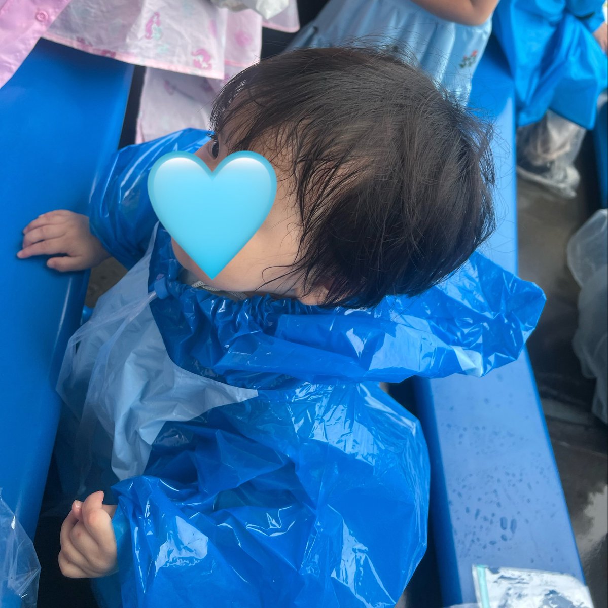 mnmvok's tweet photo. 楽しい楽しい沼民reiちゃんとの旅行でさ、超張り切ってとても2日じゃ着用しきれない、ファッションショーするくらいの量の服をスーツケースに詰めたのに、スーツケースごと忘れたよ���…涙🥺今着ている服しかないから、近所のユニクロで服買ったよね。家に溢れるぐらいあるくせに涙😭 https://t.co/IstpNkSHbX
