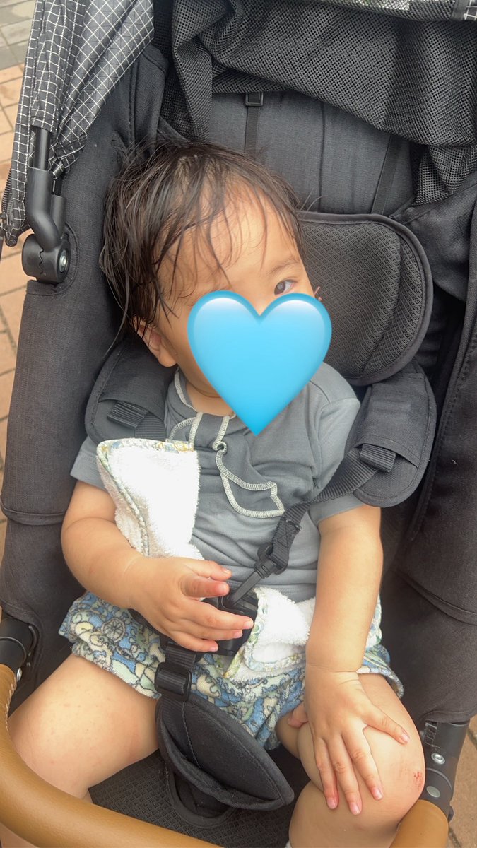 mnmvok's tweet photo. 楽しい楽しい沼民reiちゃんとの旅行でさ、超張り切ってとても2日じゃ着用しきれない、ファッションショーするくらいの量の服をスーツケースに詰めたのに、スーツケースごと忘れたよ���…涙🥺今着ている服しかないから、近所のユニクロで服買ったよね。家に溢れるぐらいあるくせに涙😭 https://t.co/IstpNkSHbX