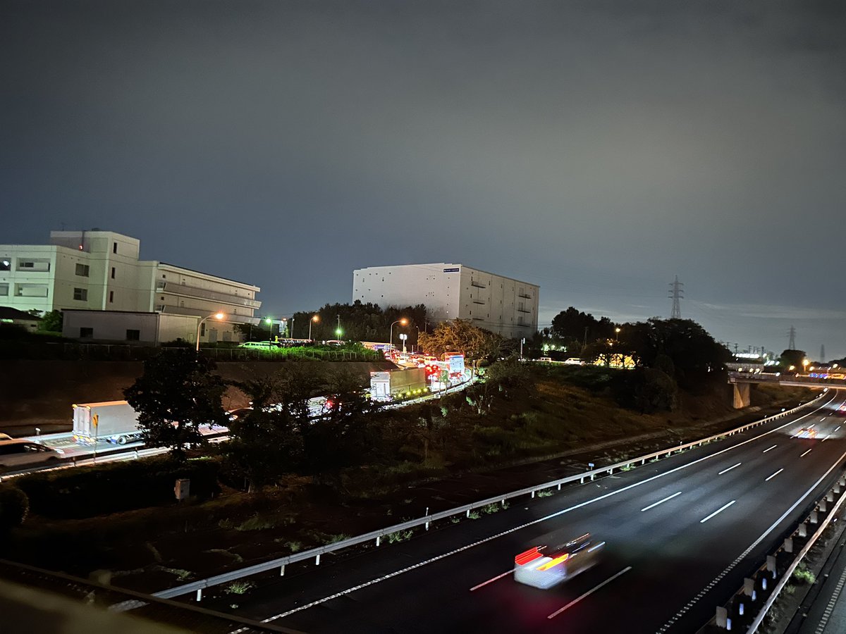 japanexpwy's tweet photo. 柏IC暴走族が集まっててカオス状態 https://t.co/8G0IruGEgw