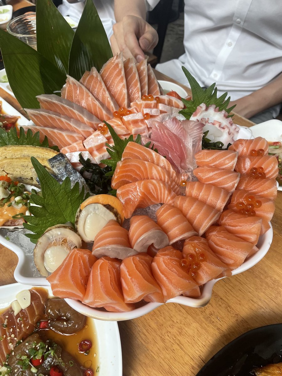 bwipebufei's tweet photo. ร้านนี้อร่อย คุ้มจริง นี่กินบ่อยมากก ทริคคือไปตอนคนไม่เยอะ แบบเสาร์ทิตย์เช้าๆ วันธรรมดาก่อน 4 โมง ไม่งั้นคิวยาวเกิน รอเป็นชม.555555 ข้อเสียคือที่จอดรถถ้าจอดตรงตึกเลยคือเสียเงิน ปั๊มก็ไม่ได้ ถ้าจะจอดฟรีต้องไปข้างๆ แล้วเดินมาเอา https://t.co/HdPGeIVqxo
