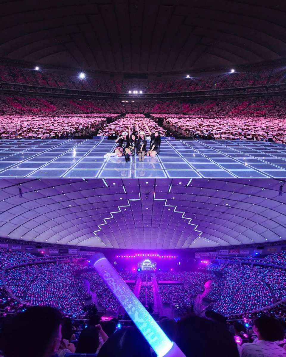 bubb1e_b33's tweet photo. @KFloopNet Aespa performed at Tokyo Dome shortly after their debut. 💅 BTS, shortly after their debut, had to beg people to come watch their concert for free. 🤣 https://t.co/GhQry2TMtg