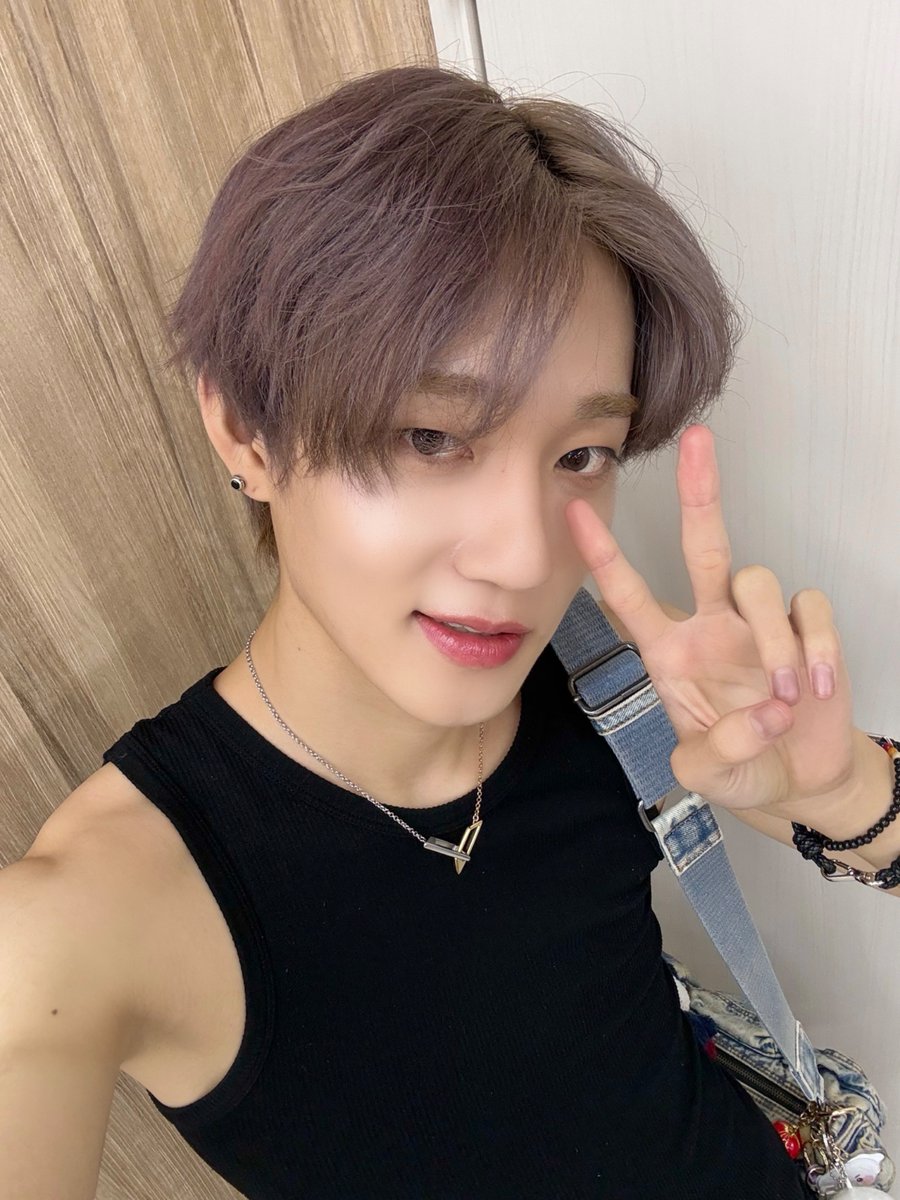 DXMON_HM's tweet photo. 오랜만에 𝘚𝘦𝘭𝘧𝘪𝘦📸

#DXMON #다이몬
#MINJAE #민재 https://t.co/sXTL93uN4P