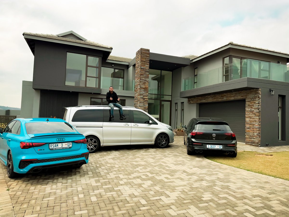 realsamdeep's tweet photo. Ever since I was a kid I’ve always dreamt of getting myself a “big house” 😂😂😂 & here I am today at the age of 25 owning one .Crazy how life works right ?😂😂😂 Words really cannot express how I feel & all I can say is we’ve come from far . Always believe in yourself & make your dreams come true ✨. Thank you to the almighty who has guided me throughout this journey & I’m truly grateful 🙏🏽❤️. Thank you to my family, & my fans who have supported & been with me me since day 1. This is just the beginning to greater things 
GODBLESS 🙏🏽❤️