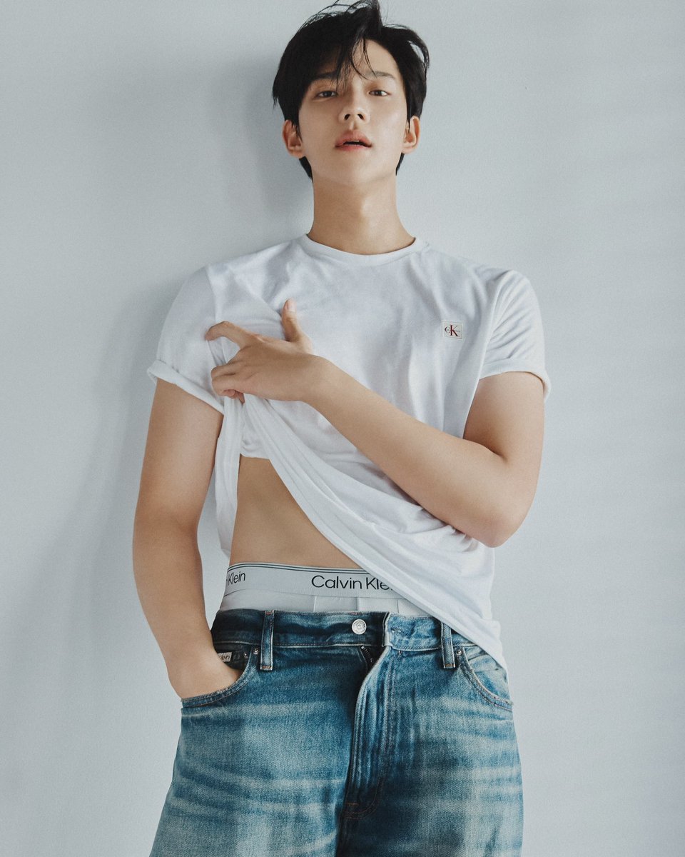 www1ovecom's tweet photo. 눈을 어디에 둬야할지 모르겠음 https://t.co/3pZSBax1ma