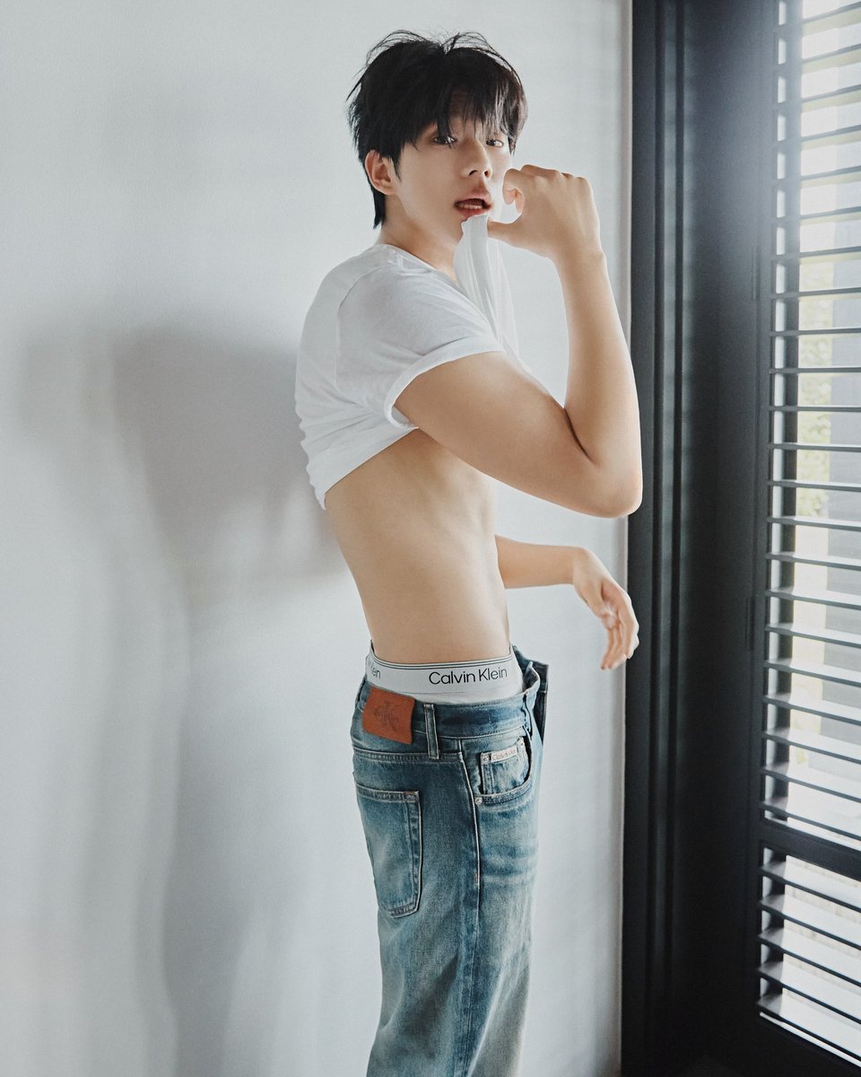 www1ovecom's tweet photo. 눈을 어디에 둬야할지 모르겠음 https://t.co/3pZSBax1ma