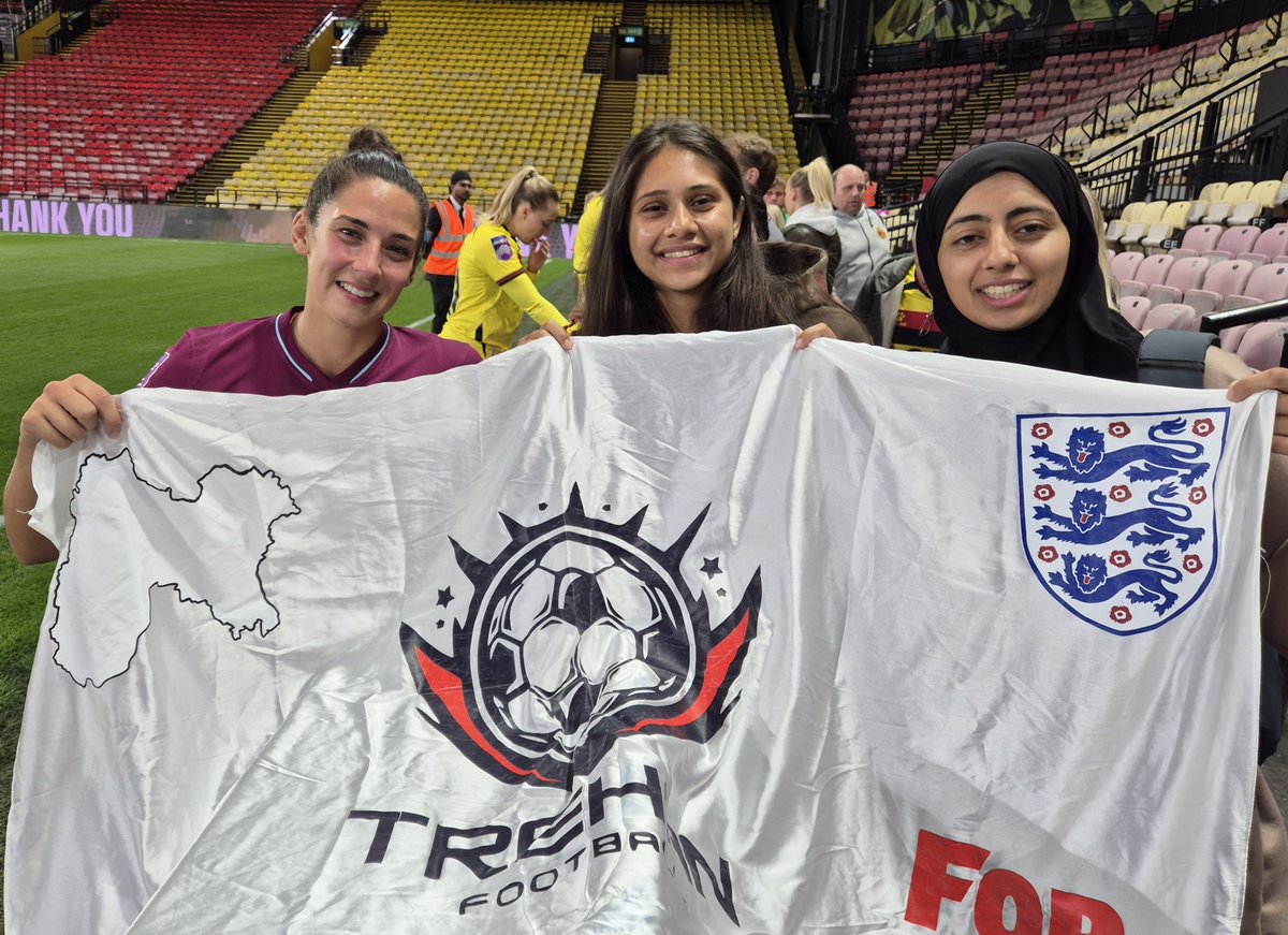 DevTrehan's tweet photo. Great to catch @WatfordFCWomen v @BurnleyFCWomen in @BarclaysWSL2 at The Vic w/ @desiballers &amp; Ethan 🎥

Thrilled to watch @smiddletonpatel 🏴󠁧󠁢󠁷󠁬󠁳󠁿🇮🇳 &amp; @MillieChands 🏴󠁧󠁢󠁥󠁮󠁧󠁿🇮🇳 and wonderful to introduce them to Pakistan internationals Zahmena Malik &amp; Amina Hanif 🇬🇧🇵🇰

#TogetherStonger 💪⚽️ https://t.co/4AGuLJGrWk