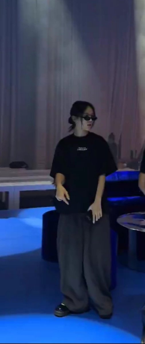 TeamRAINTrends's tweet photo. The runway comes alive as Rain makes her first fashion show appearance. Here’s to a beautiful milestone and an exciting new chapter. Let’s show Rain all our love and support! 

Reply * Rain Commands Spotlight

RAINWAY TO CHARLOTTE FOLK #CharlotteFolkInTheRain https://t.co/3uKmYzd6qR