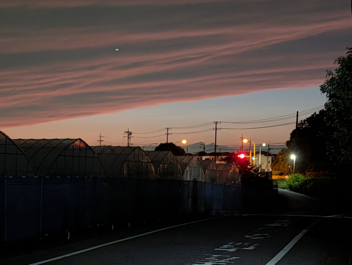 jvvri's tweet photo. 向こうはまだ暮れきってない https://t.co/QTmjscBMrM