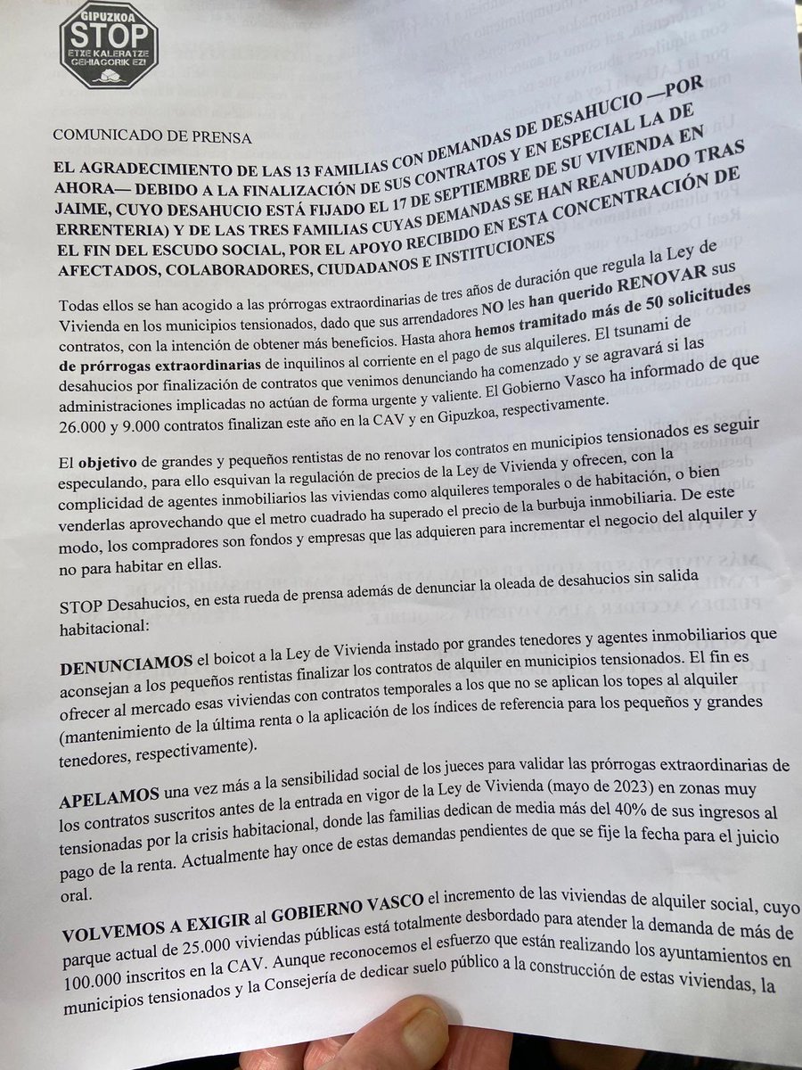 MariviEizaguir's tweet photo. Hoy nos hemos concentrado con @STOPdonostia 

😰Por las 16 familias con desahucio inminente sin alternativa habitacional
😡Por las que van a ser desahuciadas
🤬Por los inalcanzables precios del alquiler

⛔️Stop alquiler de temporada
⛔️Viviendas turísticas
#Laviviendaesunderecho https://t.co/cuIBVGvCZd
