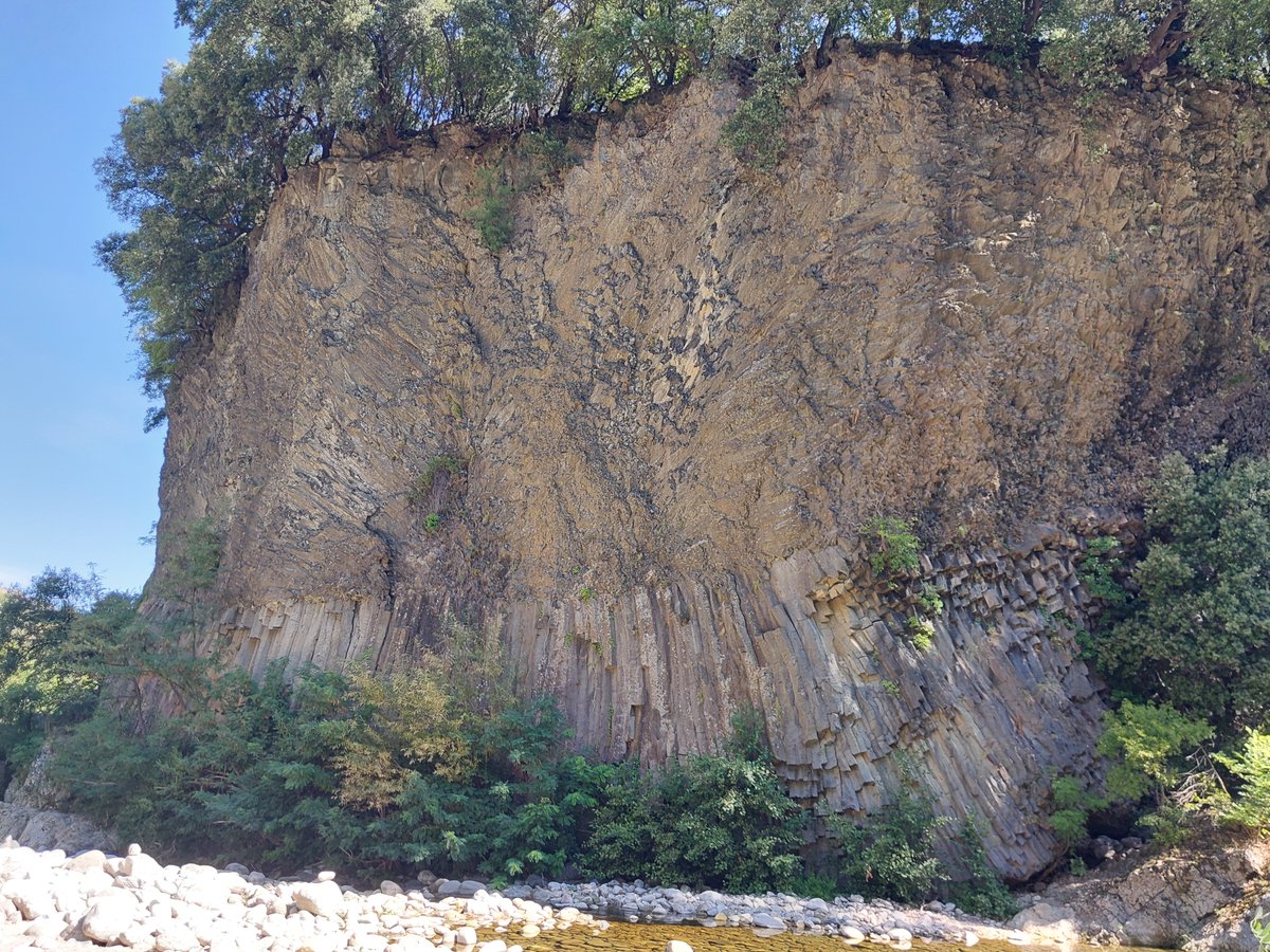 Subsolum's tweet photo. Exploring the Jaujac lava flow in Ardèche, France! 🌋

Formed 12–45k years ago by a Strombolian volcano, the Lignon River carved through the basalt, revealing spectacular cooling columns and entablature.

#Geology #FieldGeology #Basalt #Ardèche https://t.co/0btDkZGN5G