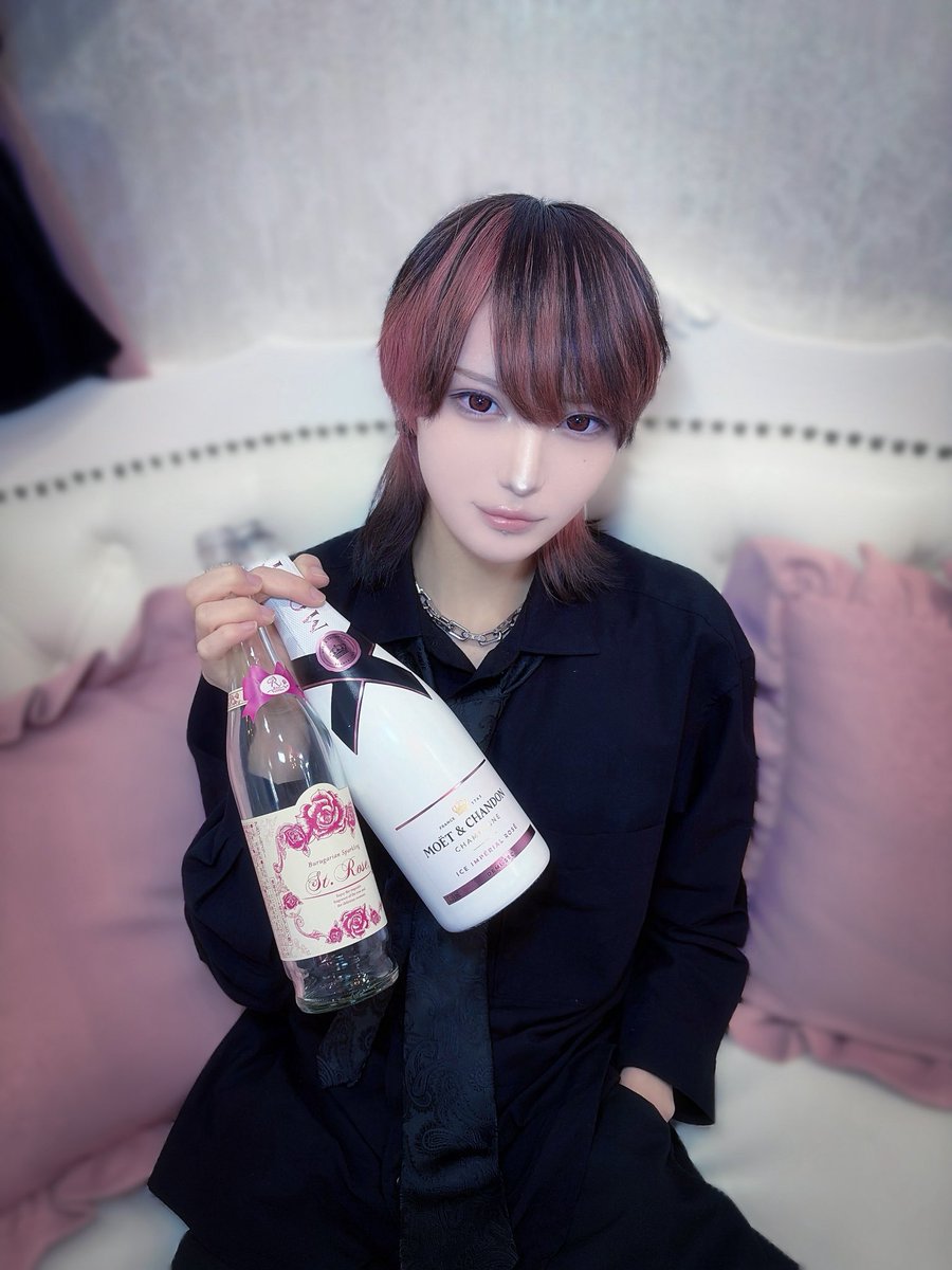 tenpen_ui_'s tweet photo. 9/3

9月初めてのボトルはアイスアンぺリアル ロゼとセイントローズ♡

気分屋お嬢様いつもありがとう
これからもずっとそばにいてね https://t.co/LzzqJ3A3CT