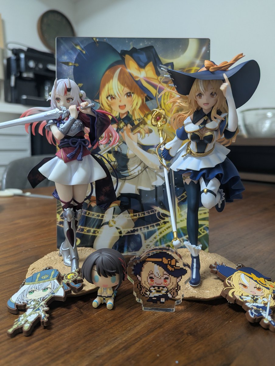 Raska08's tweet photo. SEKIROの映画に満足して帰ってきたら、娘自作の顔パンパンパンはセットになってるし、妻はホロライブの一番くじで大勝利してるし一日の密度がすごい https://t.co/bZmy1DqM91