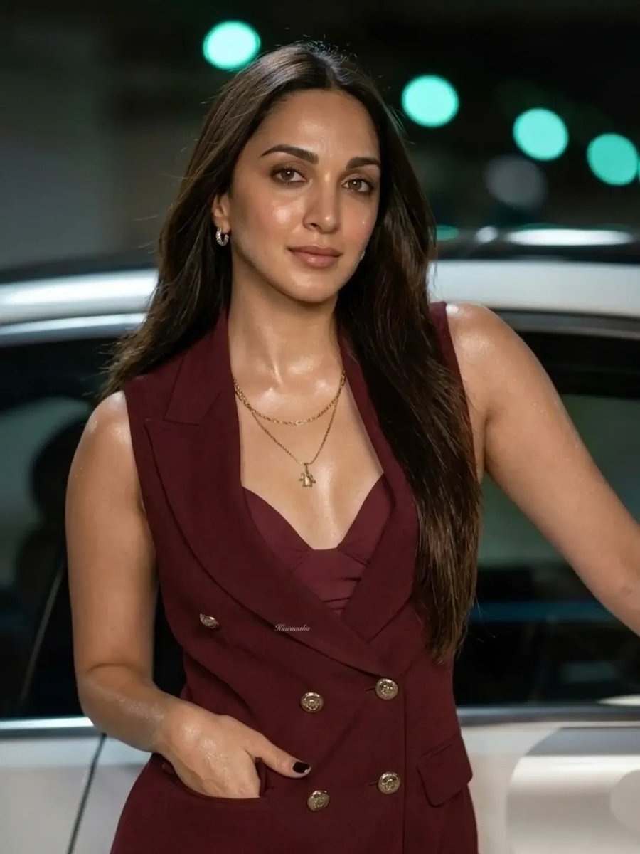 KareenaK_only's tweet photo. #KiaraAdvani in her prime 😘😘♥️♥️
.
.
.

 #womenfitness #kareena #bollywood #kareenakapoorkhan #Beboo #NewSeason #bollywoodnews #bollywoodactress #bollywoodstars #viralreel https://t.co/2yt5SG3aUq