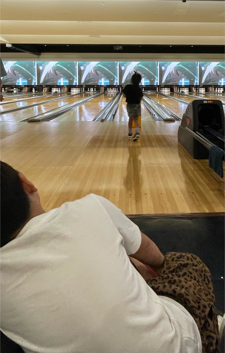 ryusuke_0403's tweet photo. ヨッメはお出掛けデーだったから、子ども達連れてラウワンへ🎳
はま寿司行ったけどもう小2の息子より食べれなくなってショック😱 https://t.co/tWKxK1lM05
