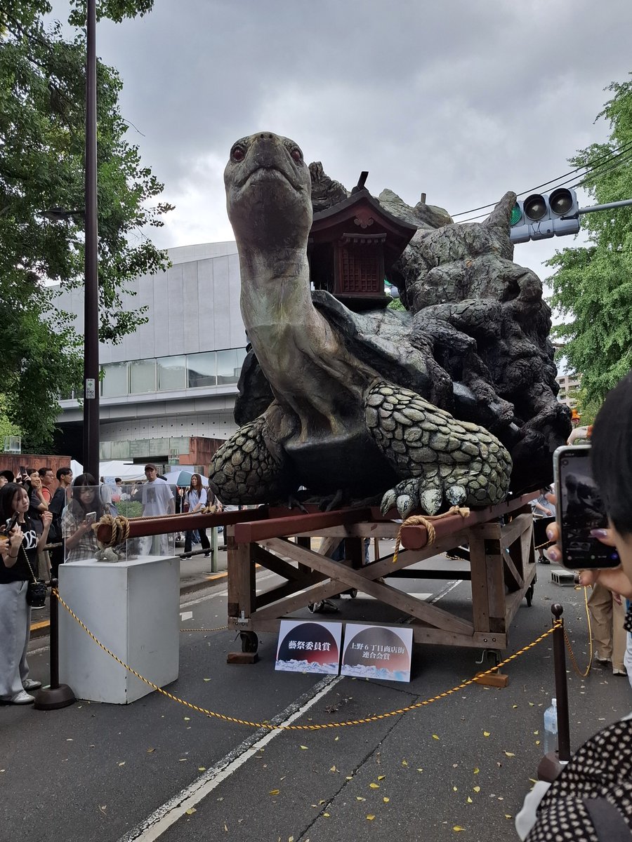 stb5_co's tweet photo. 斜め上をいく面白さ。
たくさん買ってしまった。
#藝大祭 https://t.co/m67SZIkd4F