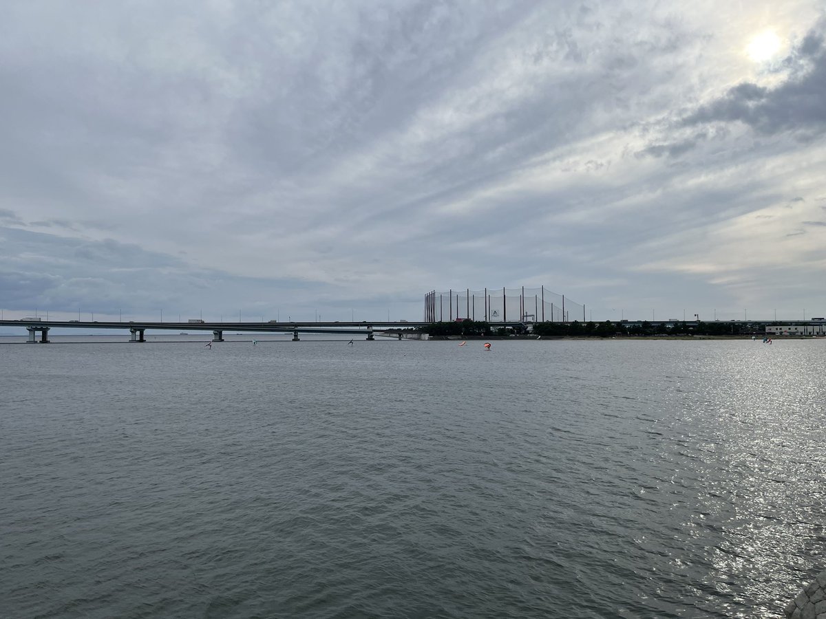 KA190512's tweet photo. 散歩(サイクリング)、気づいたら甲子園まで来てたし海が近かったので海を眺めて帰ってきやした(°ω。)
甲子園なんかやってたけど知らん()、海は恋しくなりますね海犬なので、知らんけど┓（＾ワ＾）┏
足がパンパンで筋肉痛なのは確定やね(白目) https://t.co/T5T0qzFs1e