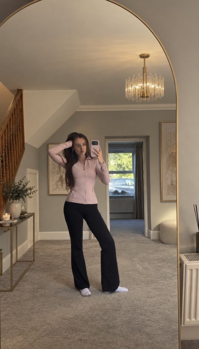princessxisaa's tweet photo. happy simp saturday findumb 👸🏻

findom finsub humanatm https://t.co/11zCIaTj6N