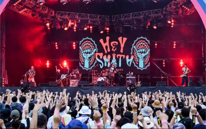 Belyullw's tweet photo. 🔥 HEY-SMITH LIVE！

本日18:10〜
TREASURE05X 2026
「LAND OF THE FREE -LAGUNA FINAL-」に出演🎸🔥

■公式ライブ！▼
https://t.co/9rJxZ3aGxI

📅 9月5日(土)
📍 蒲郡ラグーナビーチ

熱いステージをお見逃しなく！🤘

#HEYSMITH #TREASURE05X #LANDOFTHEFREE #LAGUNAFINAL #蒲郡ラグーナビーチ https://t.co/7BolRKPvEL