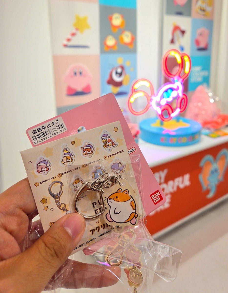 Drgon_Factory's tweet photo. なんか広島にカービィストア来てた(  ˙꒳​˙ )
ランダムチャーム買ったらリック当たった🐹 https://t.co/ILXxZk6YIh