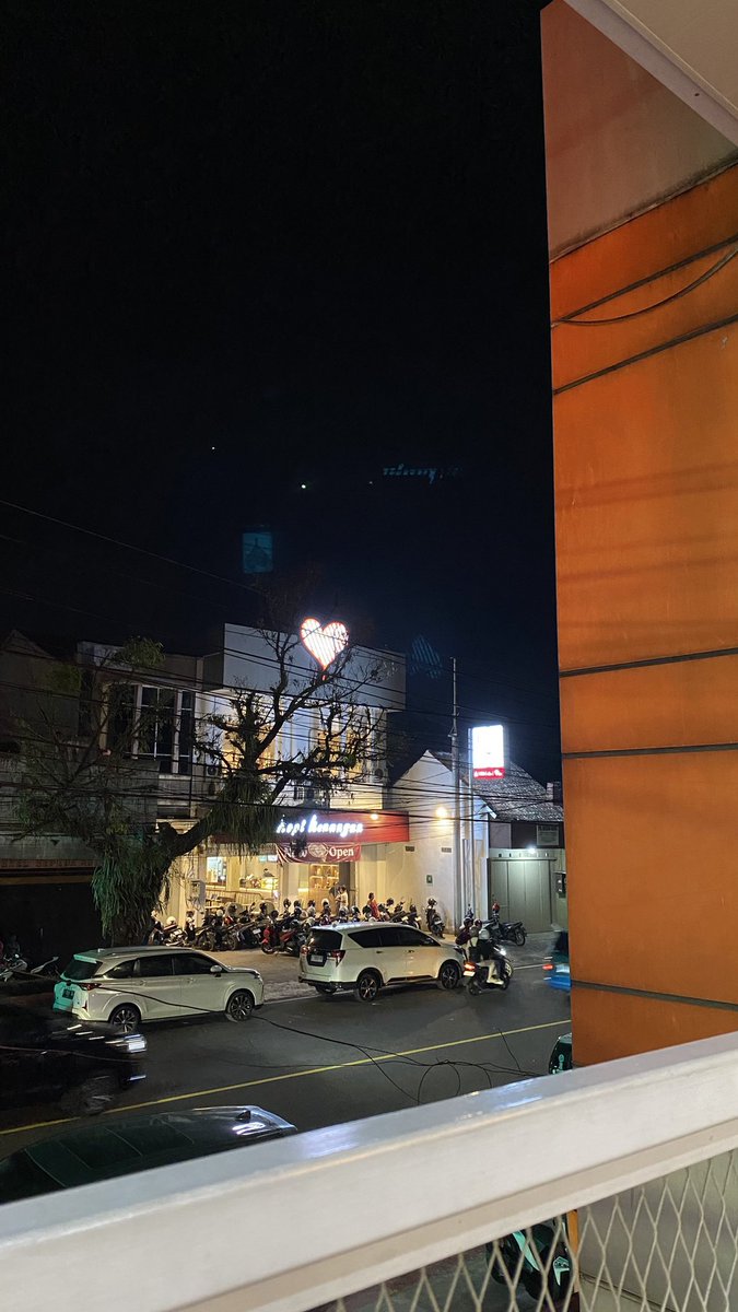 asaaksaraa's tweet photo. pengen ke temanggung lagi #gaysemarang #gaytemanggung #gaysalatiga https://t.co/UPmAEM26Hi