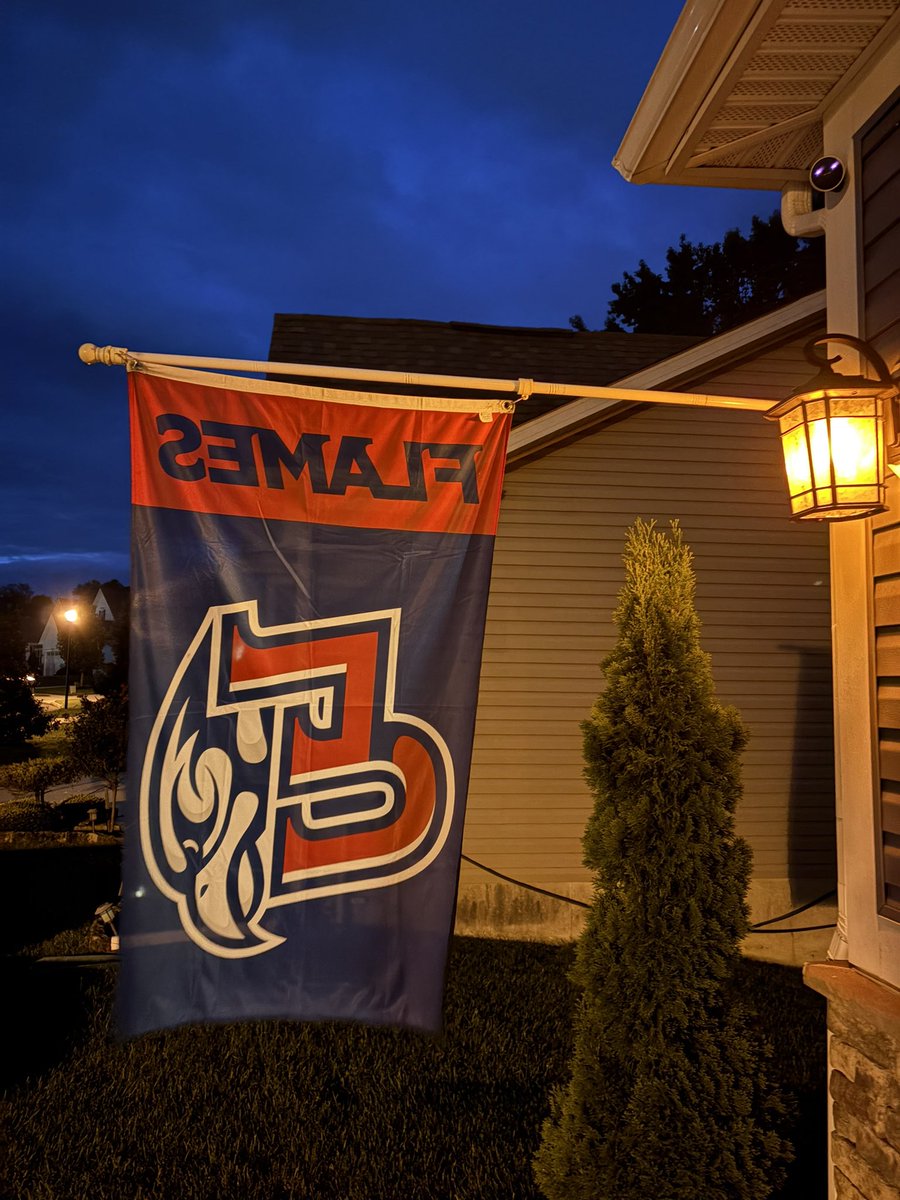 aztec21bas's tweet photo. Gameday! Bible study, 7:00 AM tee time, and then home to watch the Flames 🔥🏈🔥🏈🔥 #BeatJMU @ASeaofRed @LibertyFootball @LibertyU https://t.co/ilhasOU9Zz