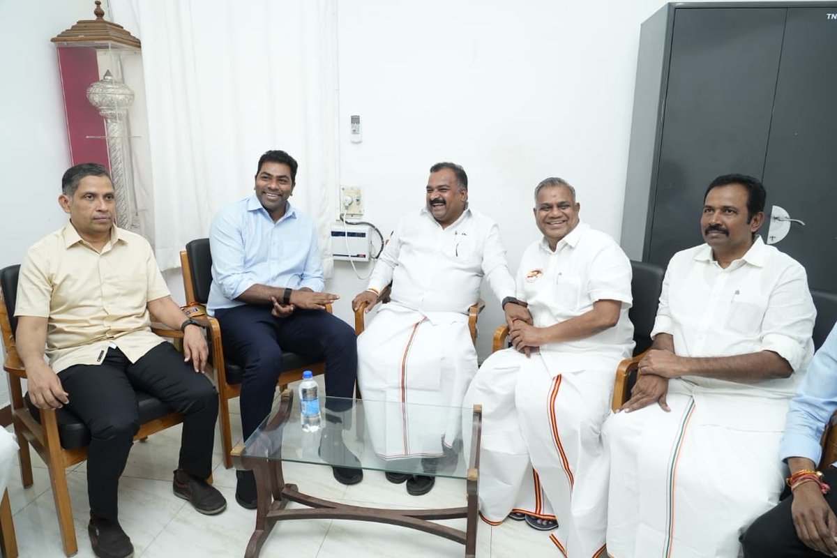 manickamtagore's tweet photo. மாண்புமிகு தமிழ்நாடு முதலமைச்சர் திரு. ச. ஜோசப் விஜய் அவர்கள் தலைமையில், 09-09-2026 அன்று நடைபெறவுள்ள த.வெ.க. தோழமைக் கட்சிகள் கூட்டத்தில் பங்கேற்க, என்னை மாண்புமிகு ஊரக வளர்ச்சி மற்றும் நீர்வளத்துறை அமைச்சர் திரு. என். ஆனந்த் மற்றும் மாண்புமிகு பொதுப்பணித்துறை மற்றும் விளையாட்டு மேம்பாட்டுத்துறை அமைச்சர் திரு. ஆதவ் அர்ஜுனா ஆகியோர் சென்னை சத்தியமூர்த்தி பவனில் நேரில் சந்தித்து அழைப்பு விடுத்தனர்.

மாண்புமிகு சுற்றுலாத்துறை அமைச்சர் திரு. ராஜேஷ் குமார், மாநிலங்களவை உறுப்பினர் திரு. பிரவீன் சக்கரவர்த்தி, பொதுச்செயலாளர் திரு. சிரஞ்சீவி ஆகியோர் உடனிருந்தனர்.

#TNCongress
#TVK 
#CMJosephVijay‌ 
#RahulGandhiForPM
