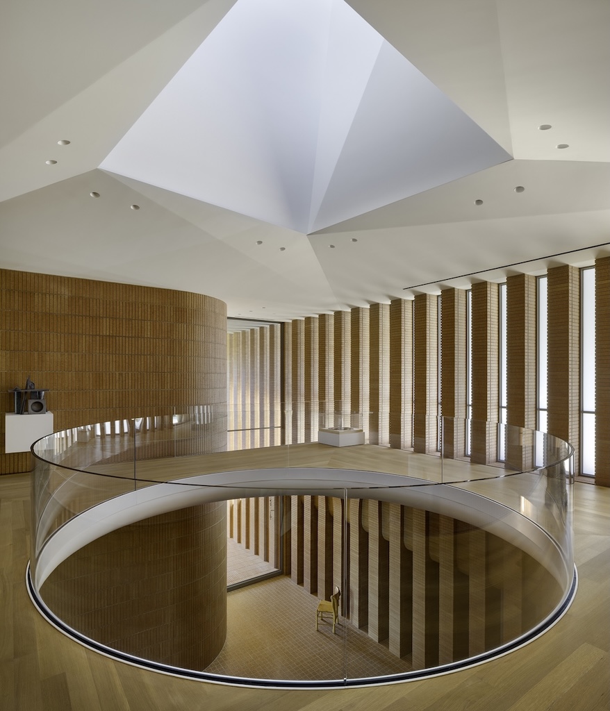 Architizer's tweet photo. #ArchitizerAwards

Set between a limestone bluff and a private lagoon, Casa Lotus takes Roman brick as its fundamental design module, shaping everything from the proportions of the house to its walls and stairs.

📍Austin, TX, United States
Project by: Miró Rivera Architects
Details: https://t.co/2iDZMiMBAT