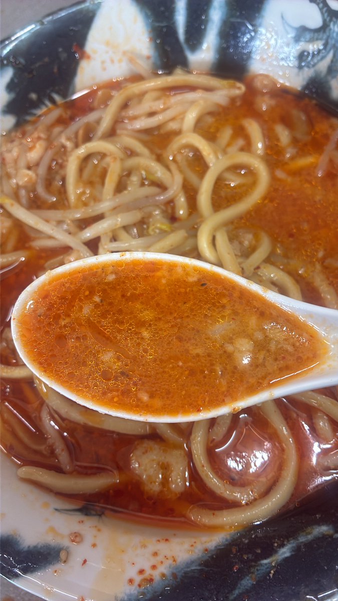 nunnunerumo's tweet photo. ラーメンジライヤ

新担々麺（麺300g)アブラマシ

麺は中太ストレート！強い小麦の香りが素晴らしい👍ジライヤさんは麺がホントに凄い👍

スープは濃厚で自家製ラー油がちょい辛い！ミンチはやや甘めでナッツ🥜の食感が良い🙆
美味過ぎた😋 https://t.co/UifWnQ4ieg