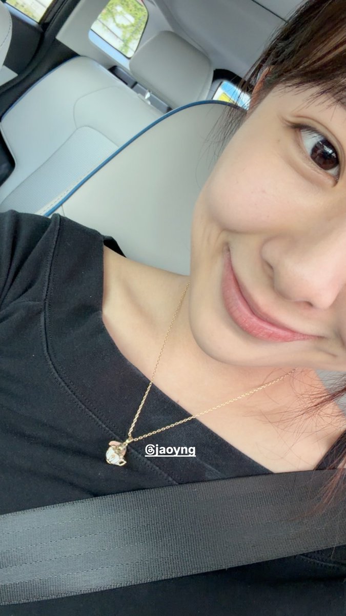 youwithrose's tweet photo. Is it the same gift 😭😭😭 that jaoying gave her saying it remembered of her #jaoyingmewnich 
#jaoyng #mewnich https://t.co/onFi7ovV6i