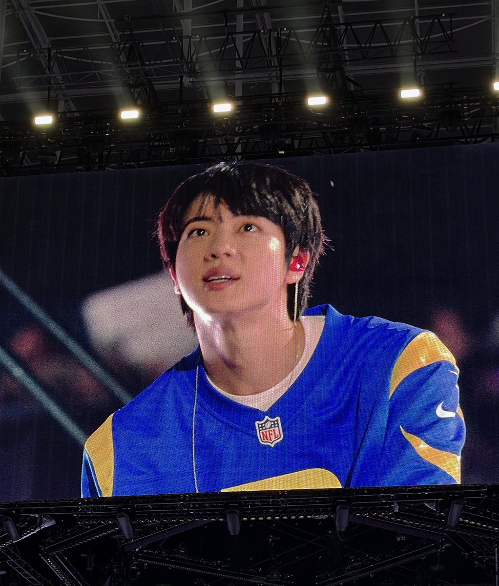 KimSeokJinx7's tweet photo. The prettiest man alive https://t.co/u8dhQ8oPnh
