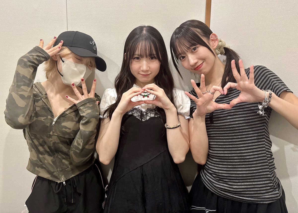 beyodoyo795's tweet photo. ／

今夜の #ビヨドヨ795 ✨

＼

🟣#BEYOOOOONDS
#清野桃々姫 & #前田こころ

🟢#ocha_norma
#広本瑠璃

▶︎語りつくし企画
【🎤𝙃𝙚𝙡𝙡𝙤! 𝙋𝙧𝙤𝙛𝙚𝙨𝙨𝙞𝙤𝙣𝙖𝙡💃】

〜歌う時、踊る時 
　何を考えているのかすべてお話します〜

🗣️テーマ『グループを作る』

「いいグループ」って、なんだろう？

リーダーズの1人となった前田こころ
OCHA NORMAのサブリーダー 広本瑠璃

それぞれが考える “グループの在り方”とは？
���夜、語り尽くします🍑

#BEYOOOOONDS 
#ocha_norma