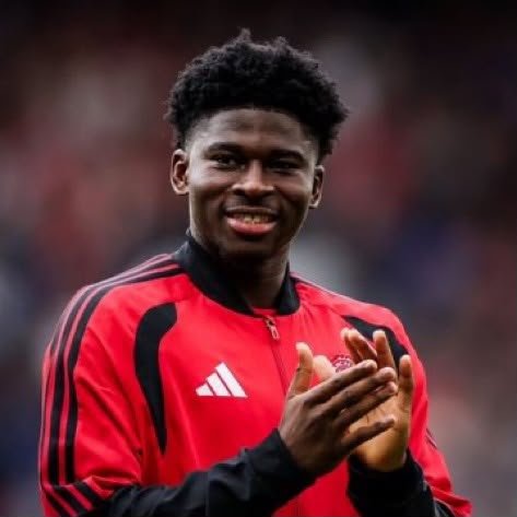 StretfordEndT_'s tweet photo. 🚨🎙️🗣️: Carlos Baleba:

 “I rejected two top premier league clubs (Chelsea and Liverpool) because I only wanted to play for Manchester United.” ❤️

(@LaurenWhitwell) https://t.co/V5cNYwYfkS