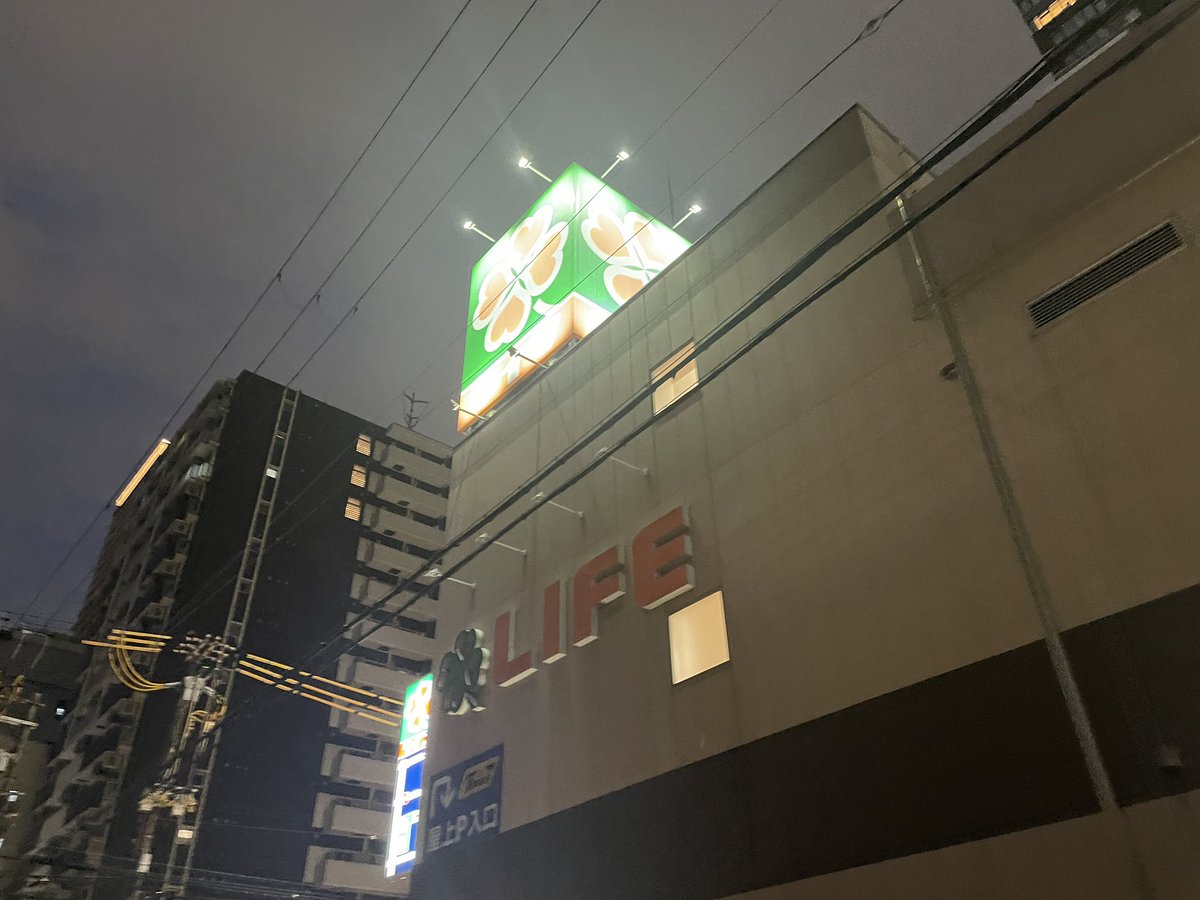 top_high_top's tweet photo. 今日、友達ができた気がします
ちなみにちゃんと来週のお弁当用と朝食用のお肉とバナナを買って帰りました https://t.co/38h42Y067T
