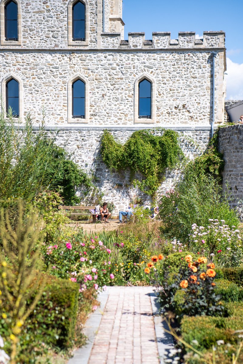 pasdecalais62's tweet photo. Bon week-end le #PasdeCalais ! 🌲🏰 Niché entre forêt et marais, ce charmant village séduit par son cadre naturel d'exception et son calme absolu. C'est l'endroit idéal pour se ressourcer le temps d'un week-end. 🌿✨
Photos : Y.Cadart  / CD62 https://t.co/NkjpeNxRyN