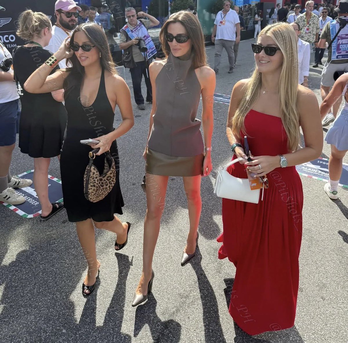sainzzleclerc's tweet photo. THE FERRARI GIRLS 🙂‍↕️❤️ https://t.co/w2BiDlbkCs