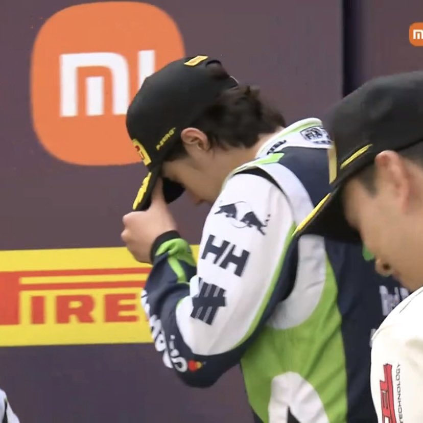 wxyzybxz's tweet photo. There was no champagne celebration on the podium today because of the accident earlier.

Yibo looked so serious and no smile today when he received the 🏆
Hope everything go safely and smoothly in tomorrow’s race🙏🏻 https://t.co/ZdsnFiVngy