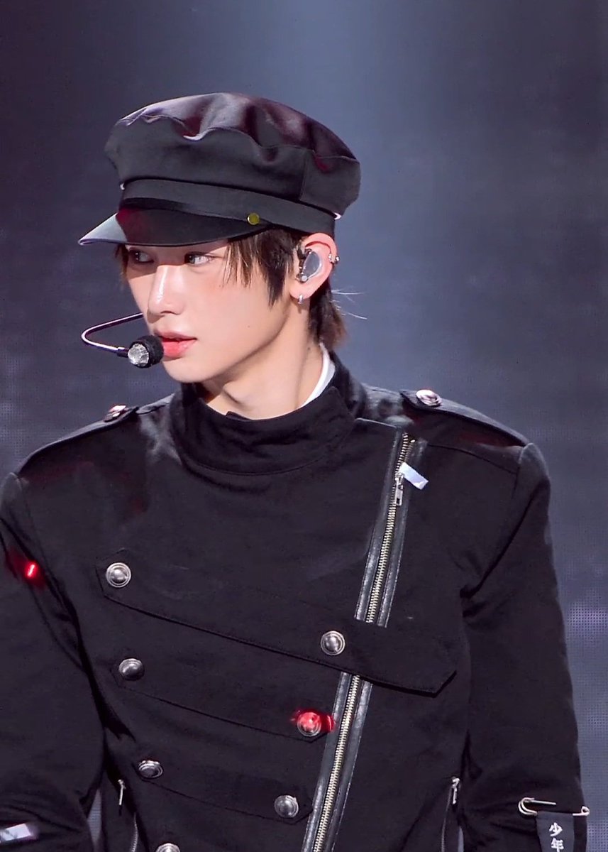 anxinmeow's tweet photo. immediately top 5 anxin fit ever https://t.co/e7nkpMRRet