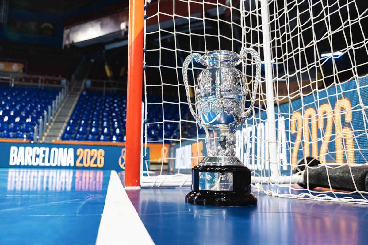 gustavomunana's tweet photo. Ha sido un verano demasiado largo para el futsal español.

Cautelares, autos judiciales, resoluciones federativas, recursos, expedientes, derechos de inscripción, polémicas y mucha incertidumbre. Por momentos, hemos hablado más de Derecho que de fútbol sala.

Habrá tiempo para analizar todo lo ocurrido, porque algunas decisiones y sus consecuencias no deberían olvidarse cuando empiece a rodar el balón.

Pero se acabó la espera.

Vuelven las pistas, los jugadores, entrenadores, las aficiones, los goles y la competición.

Después de tanto despacho, por fin manda el balón.

Llega el futsal. Que empiece el espectáculo. 🔥⚽️