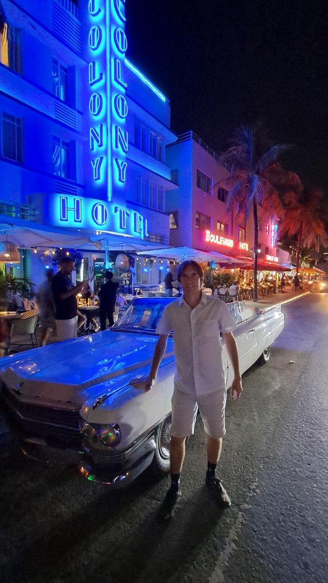 BlogFelizExito's tweet photo. Colony Hotel en Ocean Drive, Miami Playa 😀 https://t.co/7IHDC4kNT6
