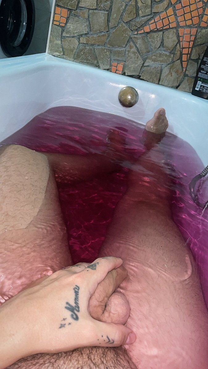 Poyson1994's tweet photo. Un po’ di relax prima di questo sabato sera bollente 🩷 https://t.co/Tqyg1nKQQ3