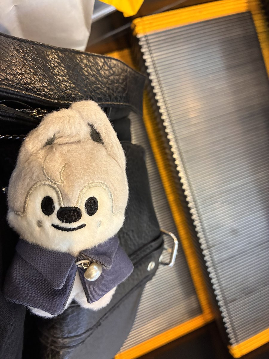 BzvtP9's tweet photo. 寂しいから連れてきた https://t.co/s08SP32ZZa