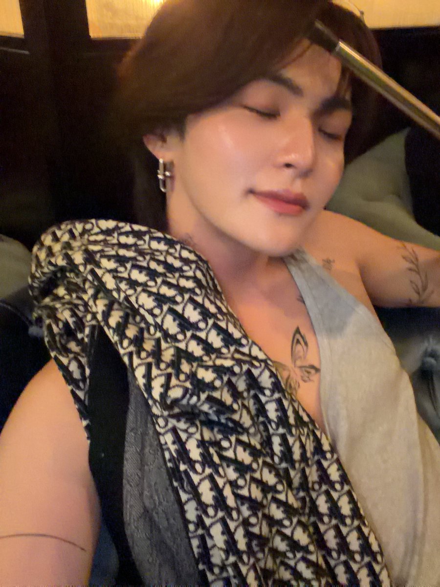 CT_eiji11's tweet photo. シーシャでほろ酔って
気持ち良さそうなおれ https://t.co/TNAAyiy1mK