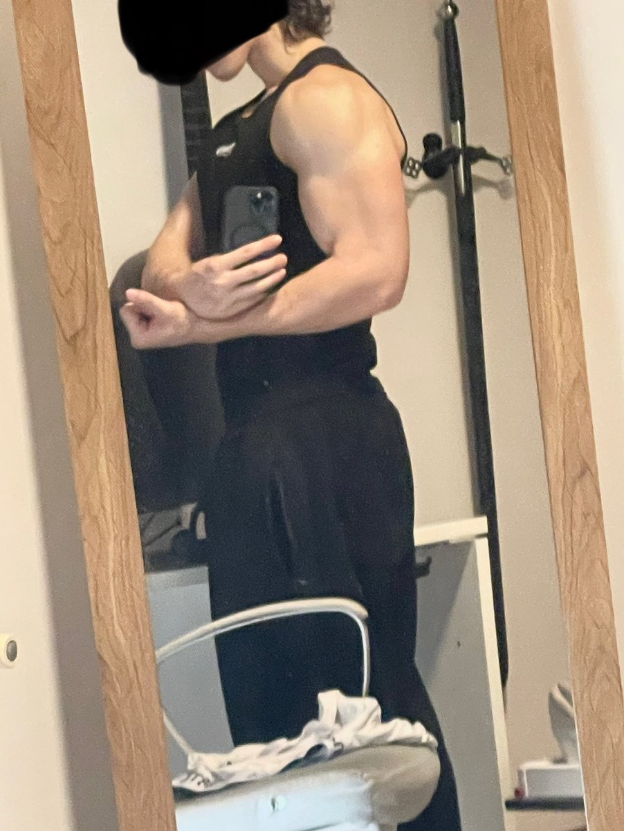 zayneishorny's tweet photo. Back from training to pin you down and bruise your insides 🥴

#nsfwtwtًً  #nsfw #nsfwtwt #bwc #moots https://t.co/Wf7UciaNiv