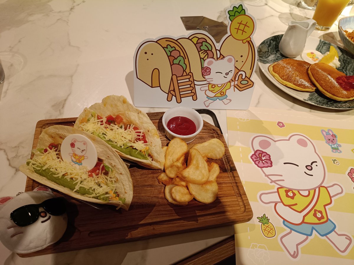 niiko_sun's tweet photo. スキズカフェ行って来たー☺️半個室のジニテーブルだった🥰タコスもポテトも美味しかった😋 https://t.co/eOhI2iDrYc