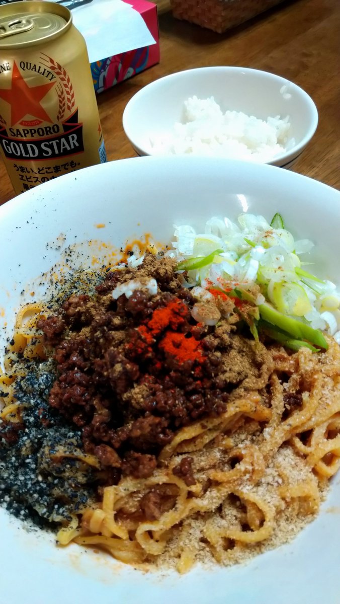 moni_manma's tweet photo. 汁なし担々麺のタレが美味しそうだったので冷やし汁なし黒ゴマ白ごまハーフ＆ハーフ担々麺です✌ https://t.co/YsWAmQIsz8