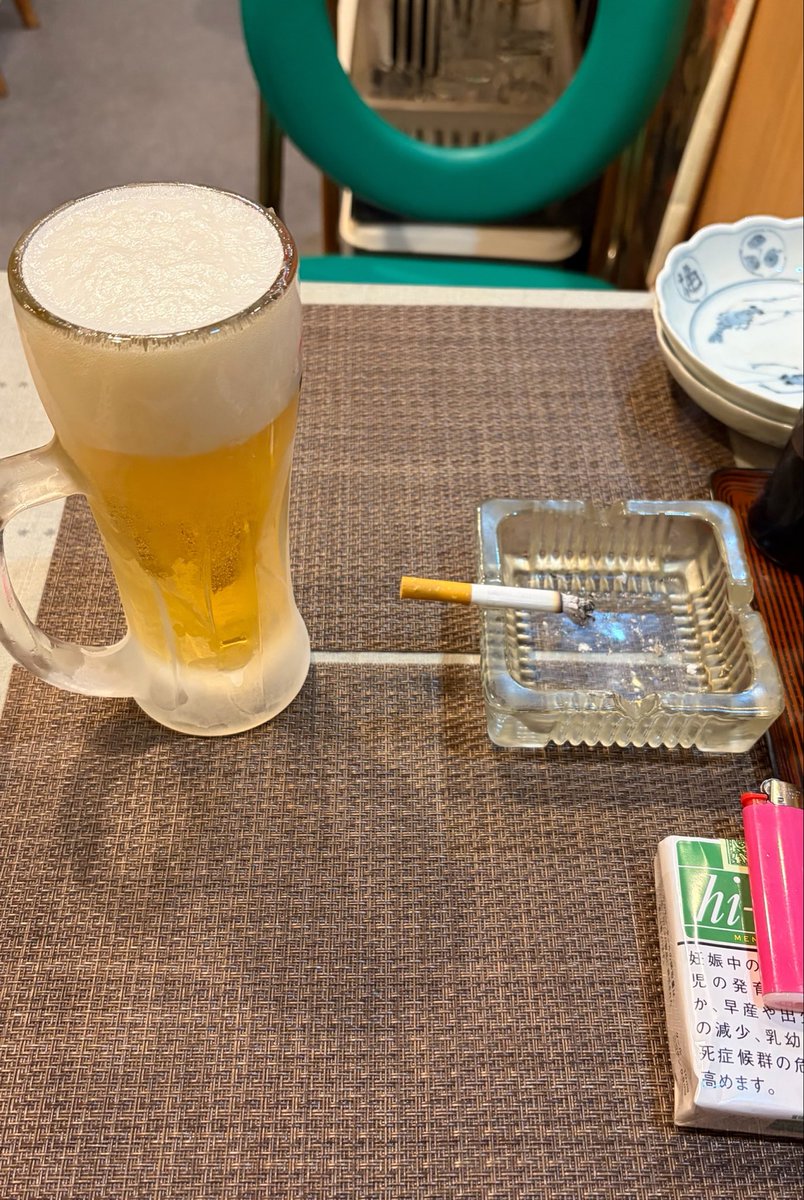 RenG1uck0's tweet photo. タバコが吸えてビールジョッキが凍ってる店にハズレは無い。飯が楽しみ https://t.co/vtUw8HMj8d