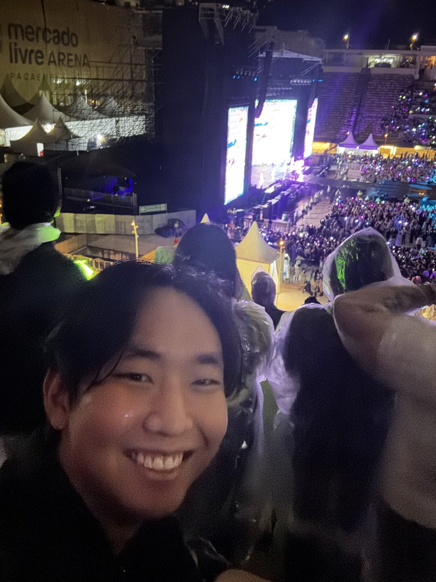 kenjitomowat's tweet photo. Selfie com Aespa (as entidades brilhantes) https://t.co/N1kkC1AuMk