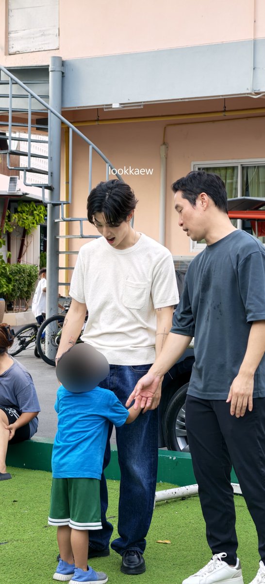 wwmarktuan's tweet photo. Mark with kids are the sweetest ☺️

Mark Tuan Birthday Event 2026
#MarkTuanBirthDayCharity
#MarkTuan #段宜恩 #마크  
@marktuan @DNAmngmnt https://t.co/j6Ggj5pwRF