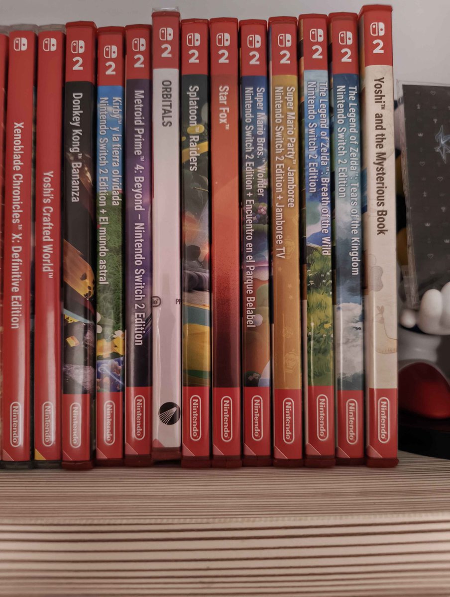 therealnakuto's tweet photo. .@Kepler_Interact What happened to the spine of the European edition of #Orbitals? Did you run out of ink? @OrbitalsGame @Shapefarm https://t.co/tSwVrkILNN